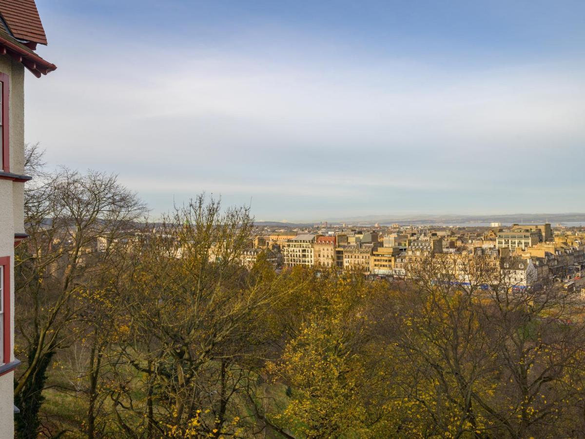 Pass The Keys Historic Ramsay Garden Apt With Balcony Views Edinburgh Exterior photo