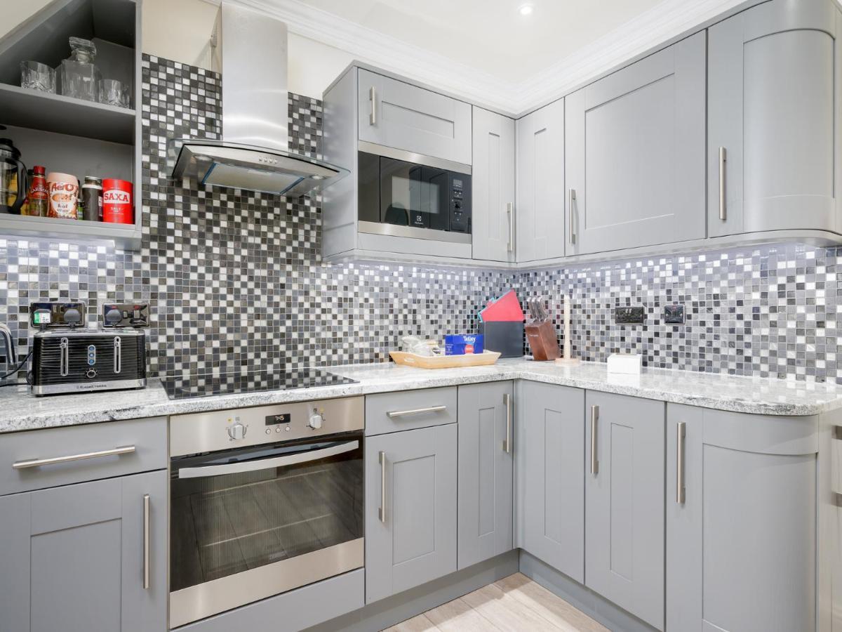 Pass The Keys Historic Ramsay Garden Apt With Balcony Views Edinburgh Exterior photo