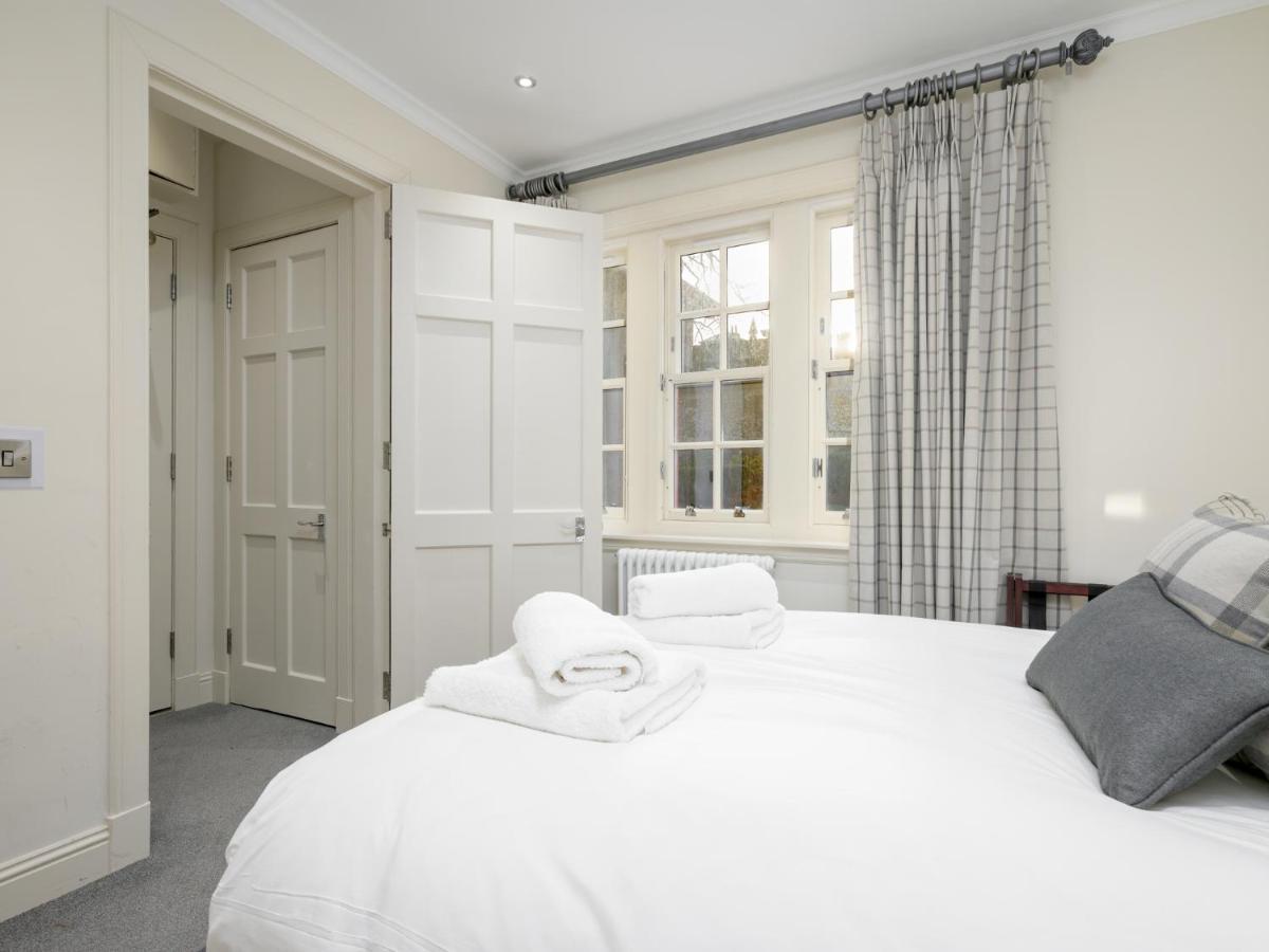 Pass The Keys Historic Ramsay Garden Apt With Balcony Views Edinburgh Exterior photo